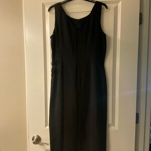 Elegant Black Sleeveless Midi Dress